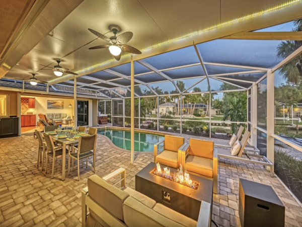 Stroll To the Beach & Siesta Key Villa Amazing Outdoor Area