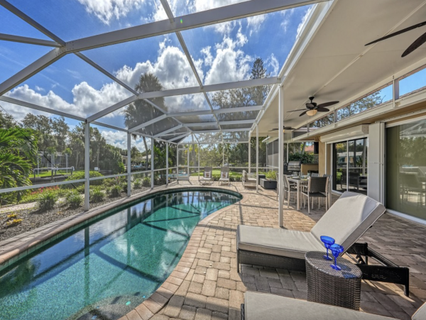 Stroll To the Beach & Siesta Key Villa Amazing Outdoor Area