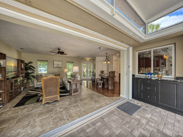 Stroll To the Beach & Siesta Key Villa Amazing Outdoor Area