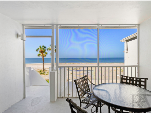 Longboat Key Charming Beachfront Retreat with Gulf Views