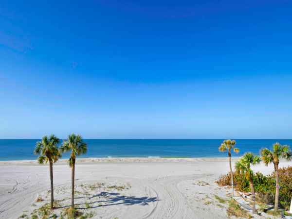 Longboat Key Charming Beachfront Retreat with Gulf Views