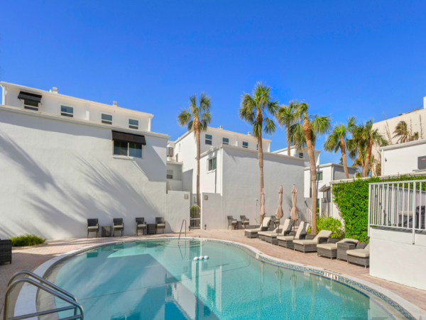 Longboat Key Charming Beachfront Retreat with Gulf Views