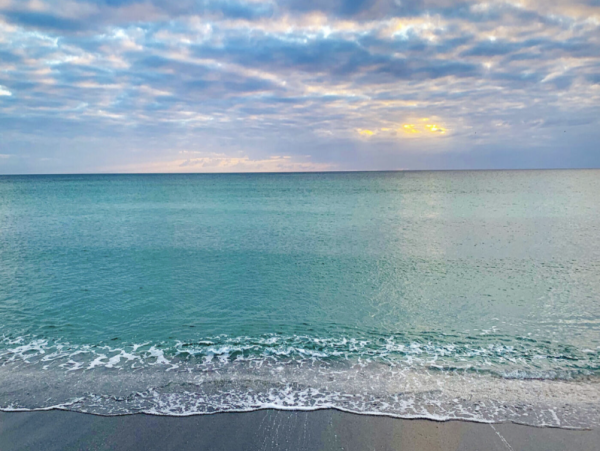 Longboat Key Charming Beachfront Retreat with Gulf Views