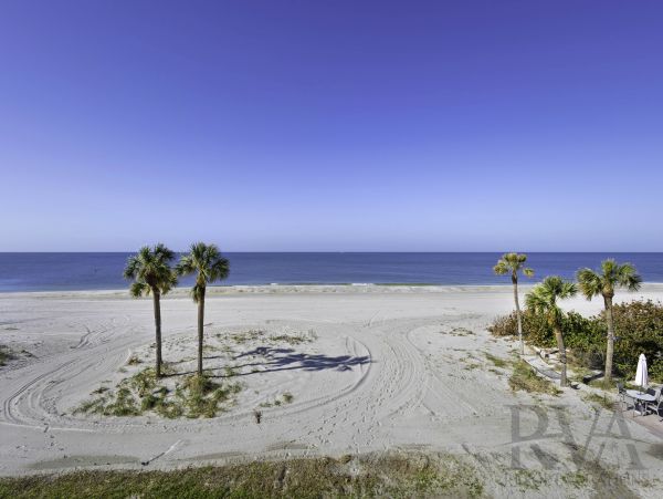 Longboat Key Charming Beachfront Retreat with Gulf Views