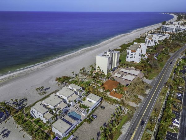 Longboat Key Charming Beachfront Retreat with Gulf Views