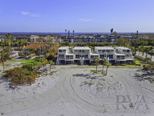 Longboat Key Charming Beachfront Retreat with Gulf Views