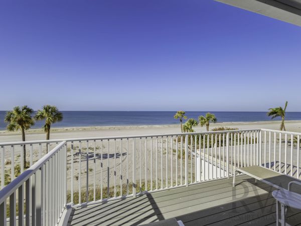 Longboat Key Charming Beachfront Retreat with Gulf Views