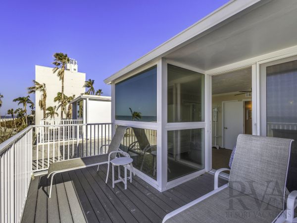 Longboat Key Charming Beachfront Retreat with Gulf Views