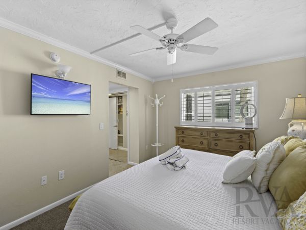 Longboat Key Charming Beachfront Retreat with Gulf Views