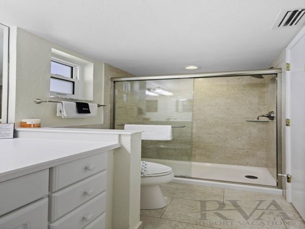 Longboat Key Charming Beachfront Retreat with Gulf Views