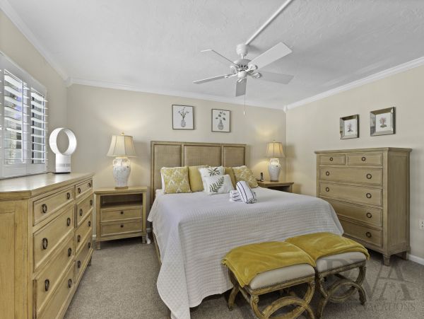 Longboat Key Charming Beachfront Retreat with Gulf Views