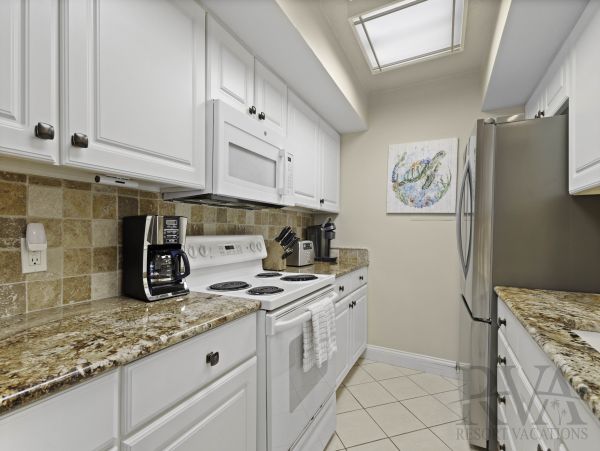 Longboat Key Charming Beachfront Retreat with Gulf Views