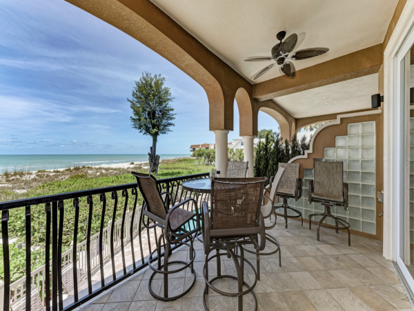 Pure Beachfront luxury Homeaway from Home