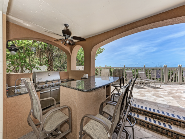 Pure Beachfront luxury Homeaway from Home