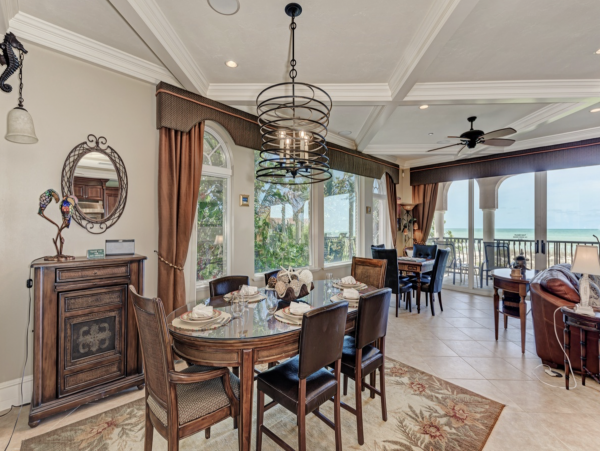 Pure Beachfront luxury Homeaway from Home