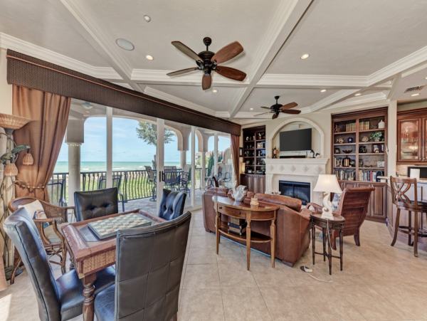 Pure Beachfront luxury Homeaway from Home