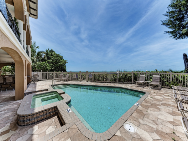 Pure Beachfront luxury Homeaway from Home