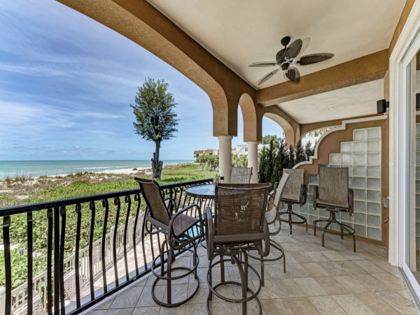 Pure Beachfront luxury Homeaway from Home