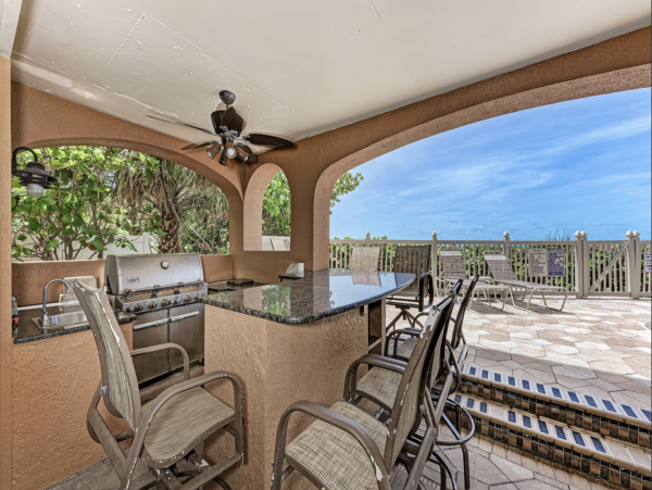 Pure Beachfront luxury Homeaway from Home
