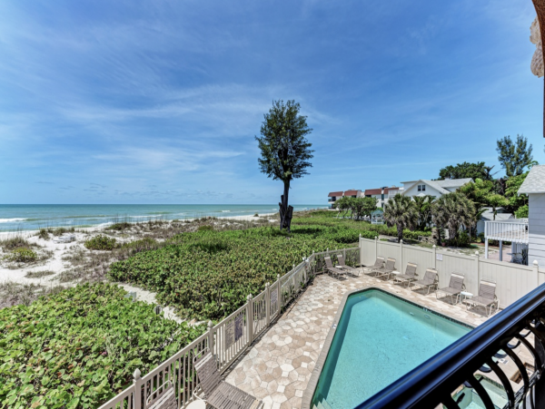 Pure Beachfront luxury Homeaway from Home