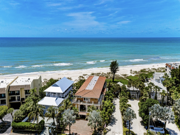 Pure Beachfront luxury Homeaway from Home