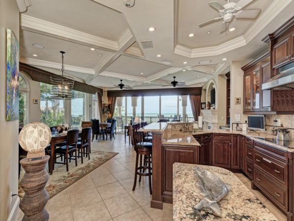 Pure Beachfront luxury Homeaway from Home