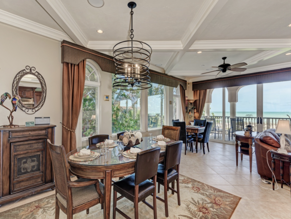 Pure Beachfront luxury Homeaway from Home