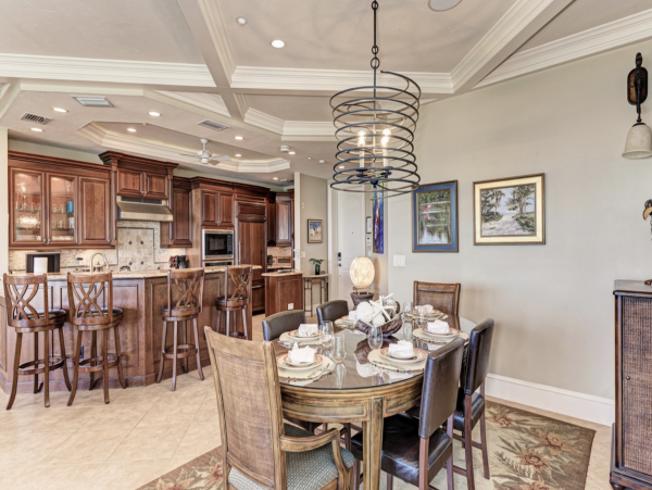 Pure Beachfront luxury Homeaway from Home
