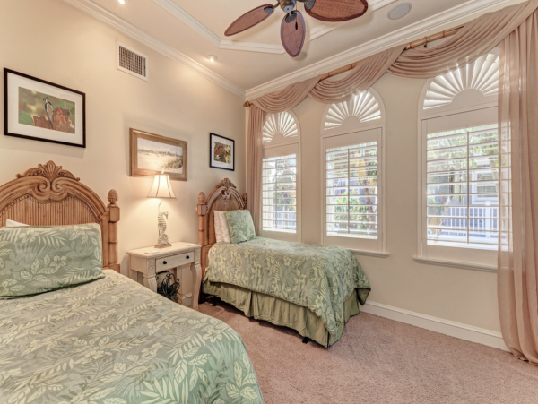 Pure Beachfront luxury Homeaway from Home