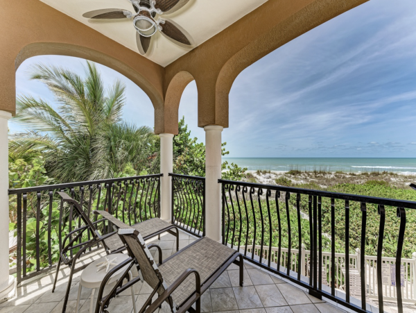 Pure Beachfront luxury Homeaway from Home