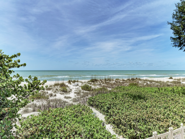 Pure Beachfront luxury Homeaway from Home