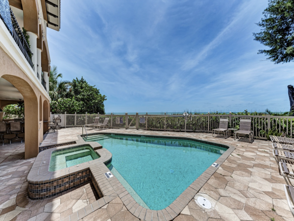Pure Beachfront luxury Homeaway from Home