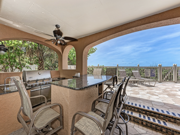 Pure Beachfront luxury Homeaway from Home