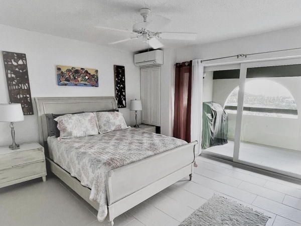 St Thomas Three Bedroom Three bathroom Private retreat