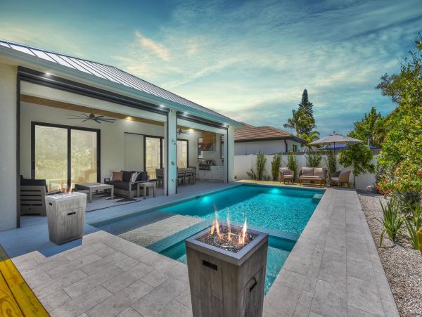 Luxury Naples 4 Bedroom Vacation Home