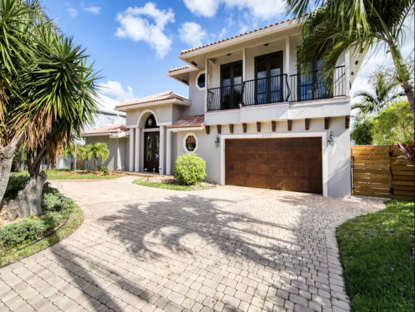 Fort Lauderdale Luxury Vacation Pool home