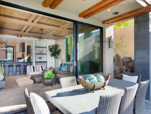 Beachfront Estate in Honolulu Sleeps 12 Guests