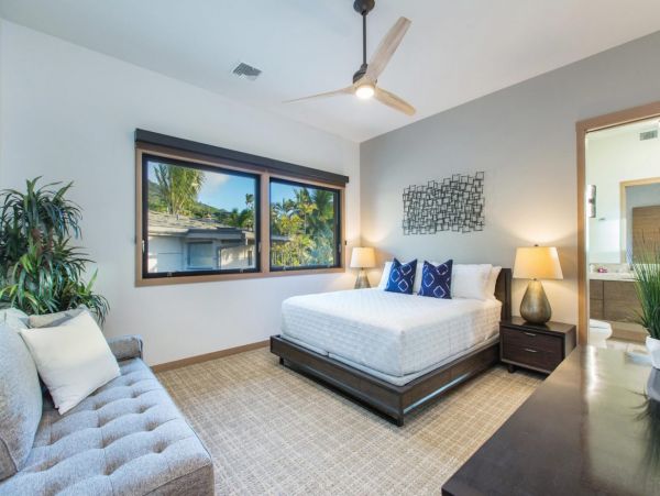 Beachfront Estate in Honolulu Sleeps 12 Guests