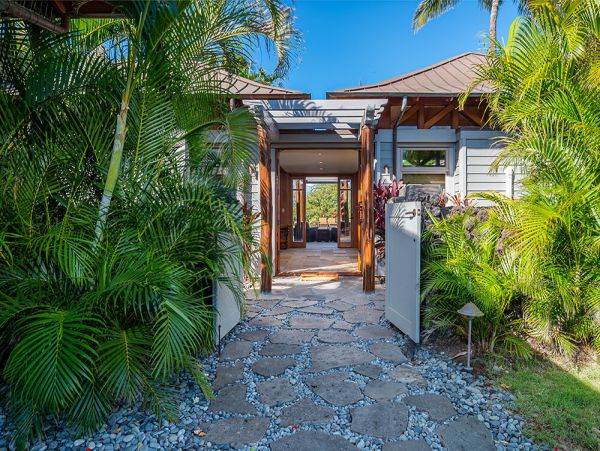 Big Island Luxury Vacation Rental - Hawaii Oceanfront Villa