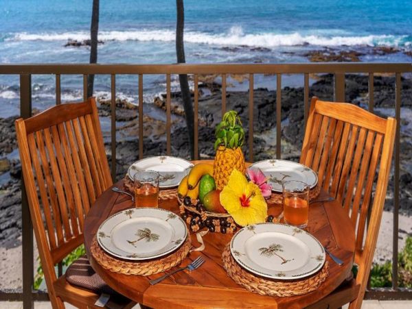 Oceanfront Kailua-Kona Vacation Condo