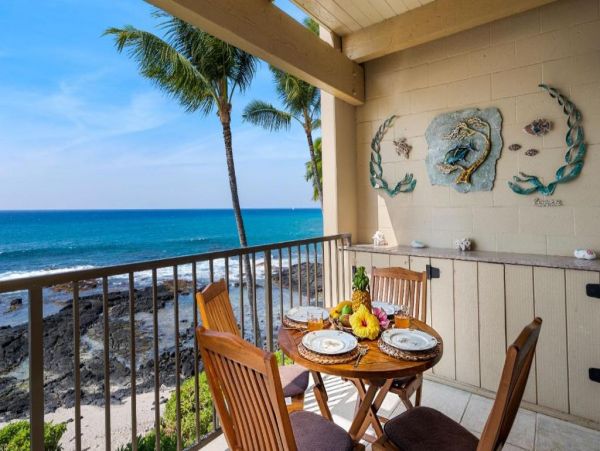 Oceanfront Kailua-Kona Vacation Condo