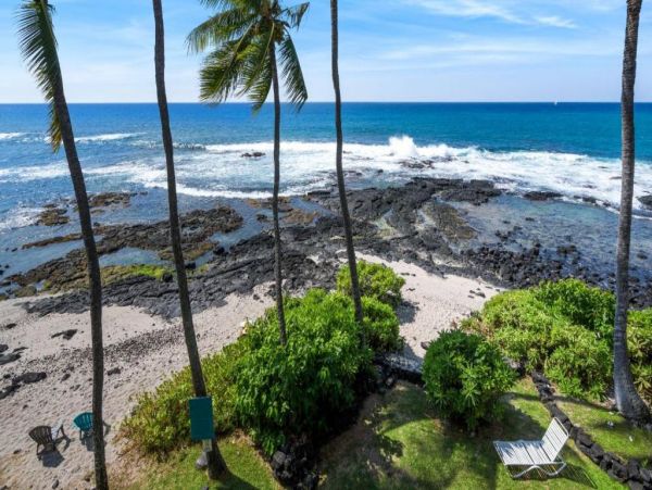 Oceanfront Kailua-Kona Vacation Condo