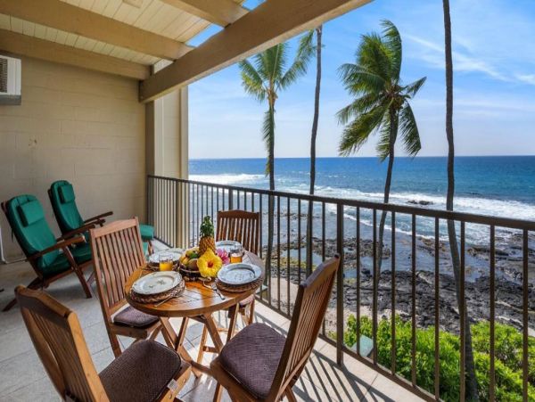 Oceanfront Kailua-Kona Vacation Condo