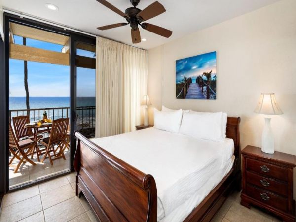 Oceanfront Kailua-Kona Vacation Condo