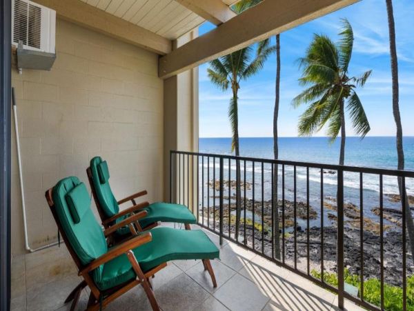 Oceanfront Kailua-Kona Vacation Condo