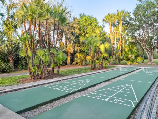 Naples Vacation Condo with 2 Bedrooms, Pool & Tennis Courts
