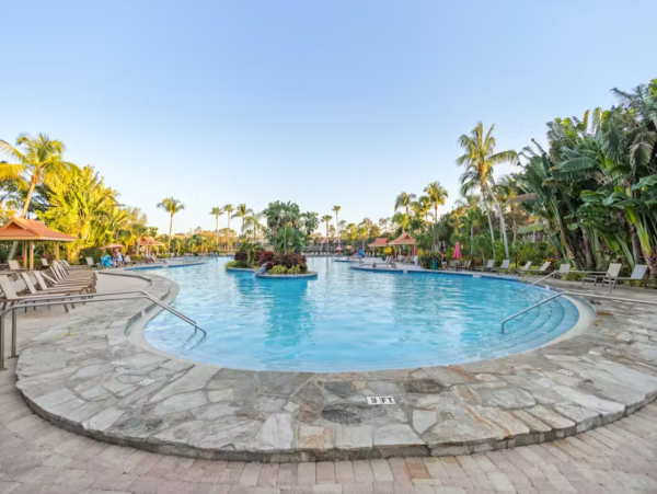 Naples Vacation Condo with 2 Bedrooms, Pool & Tennis Courts