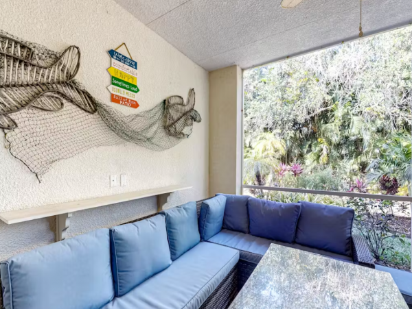 Naples Vacation Condo with 2 Bedrooms, Pool & Tennis Courts