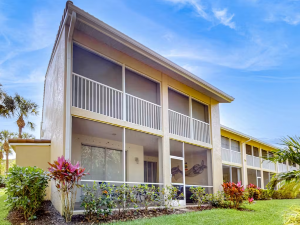 Naples Vacation Condo with 2 Bedrooms, Pool & Tennis Courts
