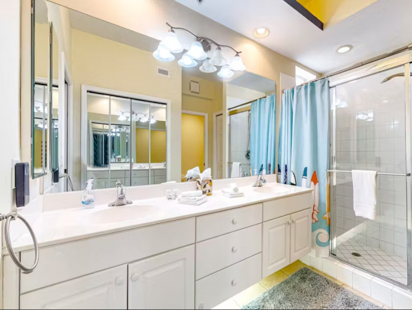 Naples Vacation Condo with 2 Bedrooms, Pool & Tennis Courts